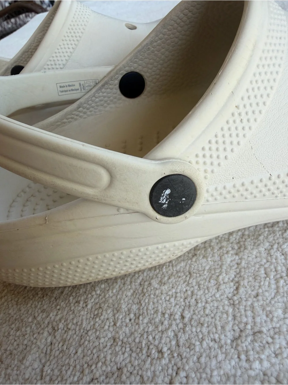 Crocs Classic Clog in Cream Unisex M9/W11